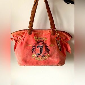 Adorable light pink vintage JUICY COUTURE tote with charms!!